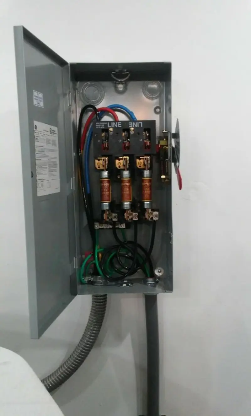Three-phase disconnect switch installed for Smoke Detector Installation in Celina
